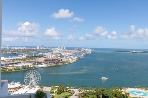 Condo in Miami, Florida, 2 bedrooms  № 1790415 - photo 24