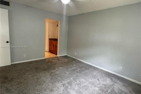 Condo in Tamarac, Florida, 2 bedrooms № 1940575 - photo 16