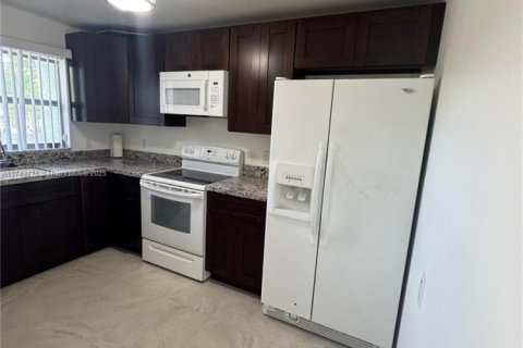 Condo in Tamarac, Florida, 2 bedrooms № 1940575 - photo 25