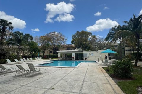 Condo in Tamarac, Florida, 2 bedrooms № 1940575 - photo 7