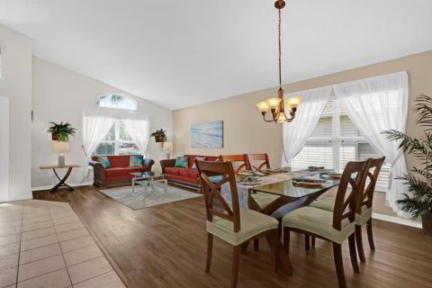 Villa ou maison à louer à Davenport, Floride: 4 chambres, 180.23 m2 № 2395555 - photo 2