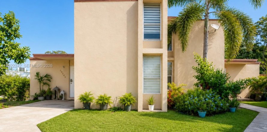Touwnhouse à Miami, Floride 4 chambres, 121.98 m2 № 2155088