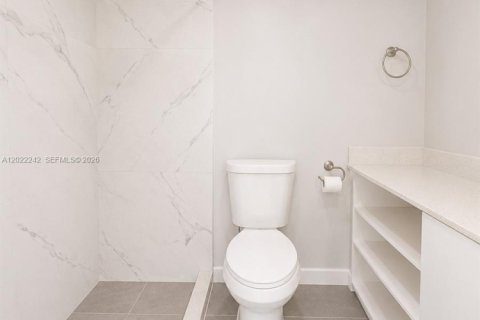 Touwnhouse à louer à Miami, Floride: 4 chambres, 121.98 m2 № 2155088 - photo 12