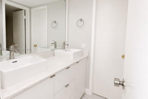Touwnhouse à louer à Miami, Floride: 4 chambres, 121.98 m2 № 2155088 - photo 6