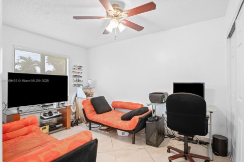House in Sunrise, Florida 4 bedrooms, 142.05 sq.m. № 1895770 - photo 7