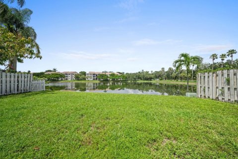 House in Sunrise, Florida 4 bedrooms, 142.05 sq.m. № 1895770 - photo 11