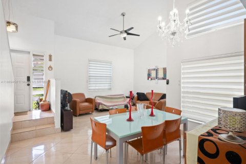 House in Sunrise, Florida 4 bedrooms, 142.05 sq.m. № 1895770 - photo 19