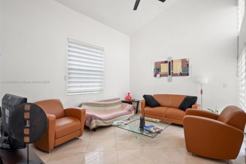 House in Sunrise, Florida 4 bedrooms, 142.05 sq.m. № 1895770 - photo 15