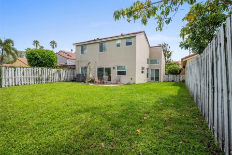 House in Sunrise, Florida 4 bedrooms, 142.05 sq.m. № 1895770 - photo 10