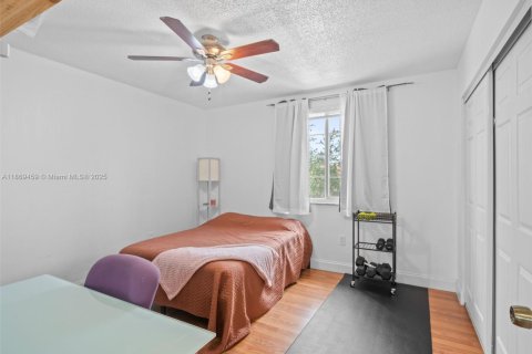House in Sunrise, Florida 4 bedrooms, 142.05 sq.m. № 1895770 - photo 8