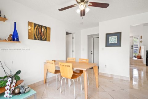 House in Sunrise, Florida 4 bedrooms, 142.05 sq.m. № 1895770 - photo 26