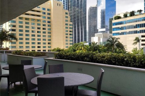 Condo in Miami, Florida, 1 bedroom  № 2002085 - photo 9