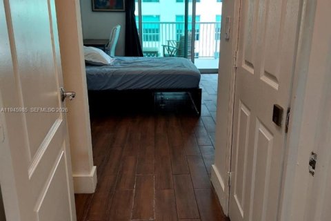 Condo in Miami, Florida, 1 bedroom  № 2002085 - photo 14