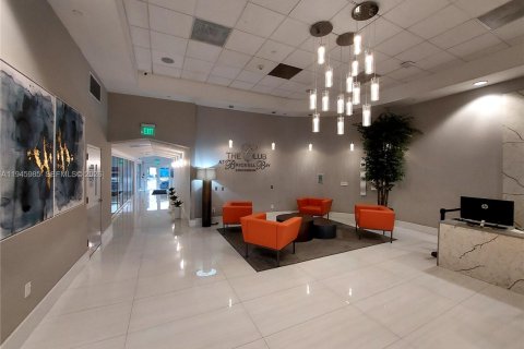 Condo in Miami, Florida, 1 bedroom  № 2002085 - photo 27