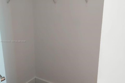 Condo in Miami, Florida, 1 bedroom  № 2002085 - photo 17