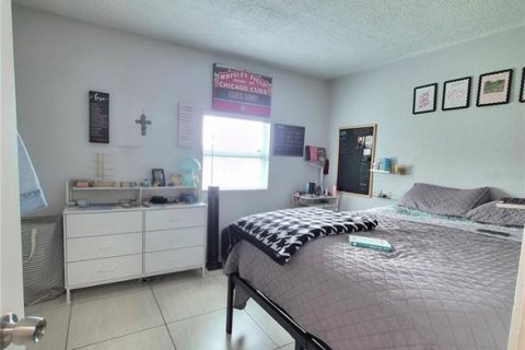 House in Tampa, Florida 5 bedrooms, 191.47 sq.m. № 2156046 - photo 7