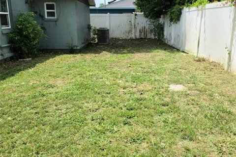 House in Tampa, Florida 5 bedrooms, 191.47 sq.m. № 2156046 - photo 17