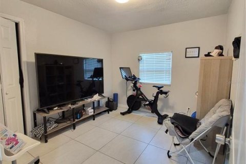 House in Tampa, Florida 5 bedrooms, 191.47 sq.m. № 2156046 - photo 8