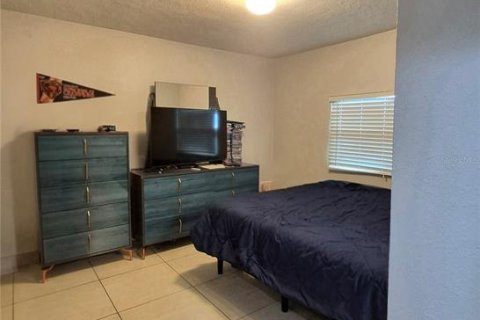 House in Tampa, Florida 5 bedrooms, 191.47 sq.m. № 2156046 - photo 11
