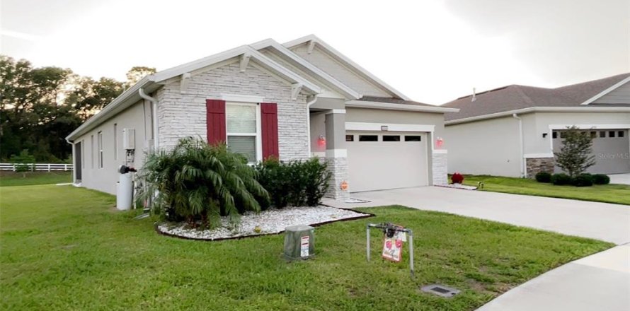 Casa en Okahumpka, Florida 3 dormitorios, 160.26 m2 № 2197676
