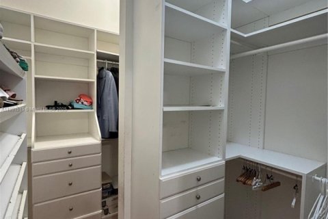 Casa en venta en Miami, Florida, 4 dormitorios, 216.09 m2 № 1728724 - foto 17