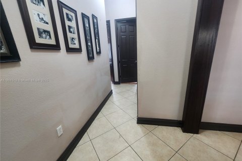 Casa en venta en Miami, Florida, 4 dormitorios, 216.09 m2 № 1728724 - foto 14