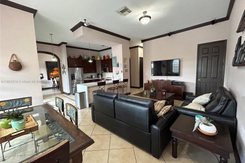 Casa en venta en Miami, Florida, 4 dormitorios, 216.09 m2 № 1728724 - foto 10