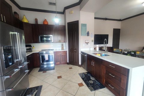 Casa en venta en Miami, Florida, 4 dormitorios, 216.09 m2 № 1728724 - foto 5