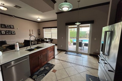 Casa en venta en Miami, Florida, 4 dormitorios, 216.09 m2 № 1728724 - foto 6