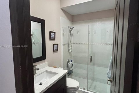 Casa en venta en Miami, Florida, 4 dormitorios, 216.09 m2 № 1728724 - foto 27