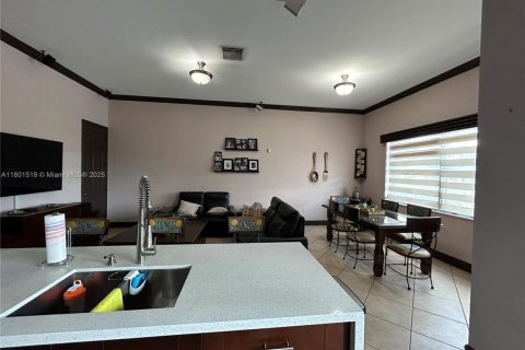 Casa en venta en Miami, Florida, 4 dormitorios, 216.09 m2 № 1728724 - foto 8