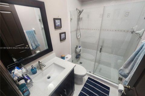 Casa en venta en Miami, Florida, 4 dormitorios, 216.09 m2 № 1728724 - foto 28