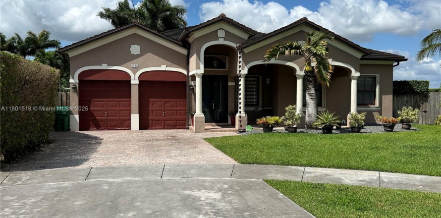 Casa en Miami, Florida 4 dormitorios, 216.09 m2 № 1728724