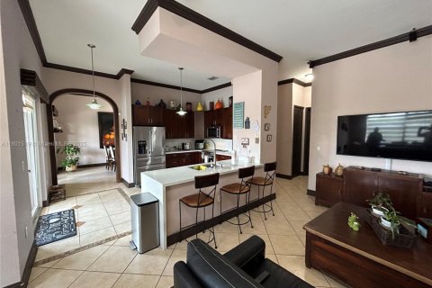 Casa en venta en Miami, Florida, 4 dormitorios, 216.09 m2 № 1728724 - foto 9