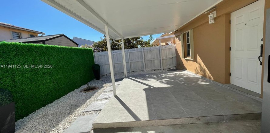 Villa ou maison à Miami, Floride 2 chambres, 120.77 m2 № 1998403