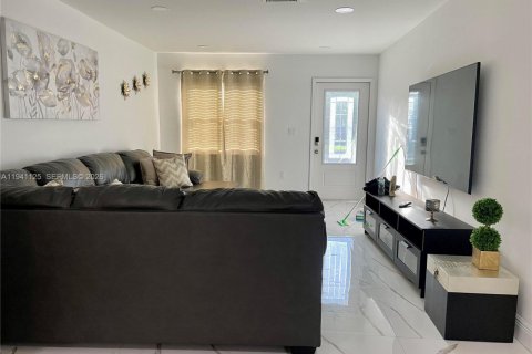 Villa ou maison à vendre à Miami, Floride: 2 chambres, 120.77 m2 № 1998403 - photo 15