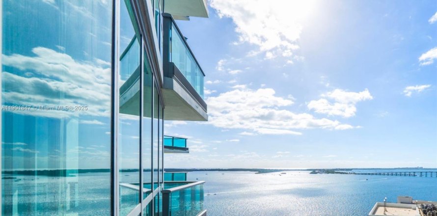 Condominio en Miami, Florida, 2 dormitorios  № 1953710
