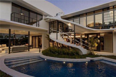 Villa ou maison à vendre à Miami, Floride: 5 chambres, 384.8 m2 № 2041314 - photo 30