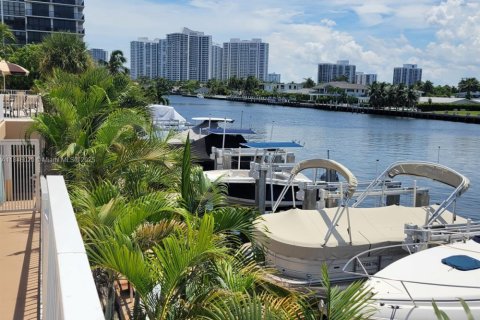 Copropriété à vendre à Hallandale Beach, Floride: 1 chambre, 80.82 m2 № 1940713 - photo 7