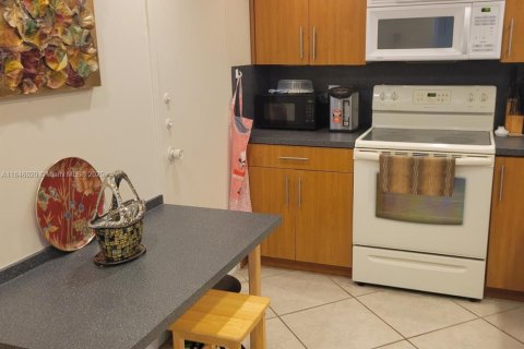 Copropriété à vendre à Hallandale Beach, Floride: 1 chambre, 80.82 m2 № 1940713 - photo 9