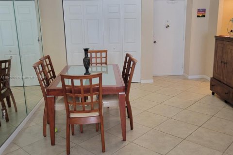 Copropriété à vendre à Hallandale Beach, Floride: 1 chambre, 80.82 m2 № 1940713 - photo 15