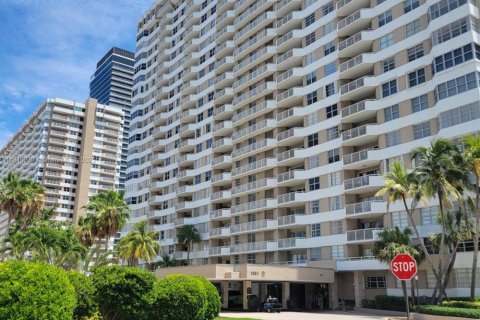 Copropriété à vendre à Hallandale Beach, Floride: 1 chambre, 80.82 m2 № 1940713 - photo 1