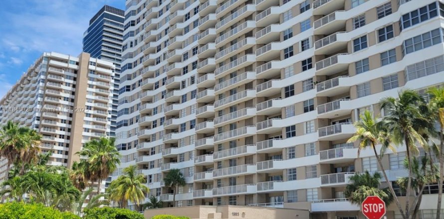 Condo à Hallandale Beach, Floride, 1 chambre  № 1940713