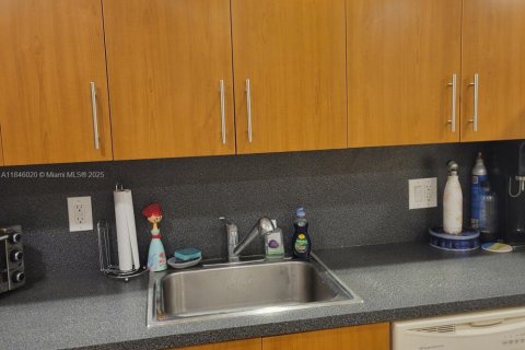 Copropriété à vendre à Hallandale Beach, Floride: 1 chambre, 80.82 m2 № 1940713 - photo 11