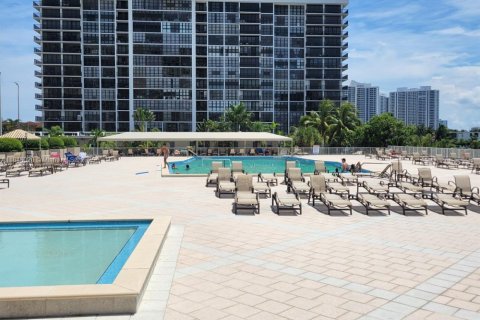 Copropriété à vendre à Hallandale Beach, Floride: 1 chambre, 80.82 m2 № 1940713 - photo 6