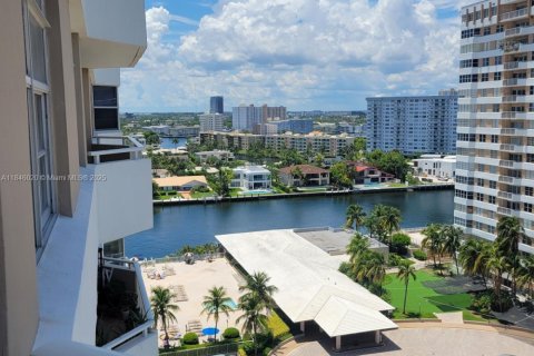 Copropriété à vendre à Hallandale Beach, Floride: 1 chambre, 80.82 m2 № 1940713 - photo 3