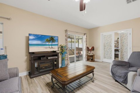 Villa ou maison à vendre à Fruitland Park, Floride: 3 chambres, 181.62 m2 № 2430620 - photo 5