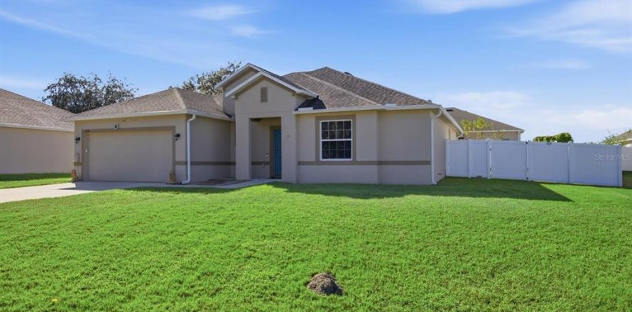 Villa ou maison à Fruitland Park, Floride 3 chambres, 181.62 m2 № 2430620