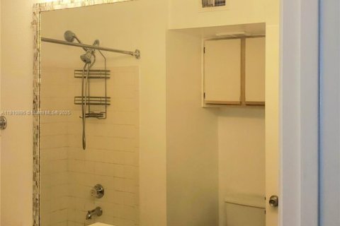 Copropriété à louer à Oakland Park, Floride: 2 chambres, 116.69 m2 № 1940417 - photo 16