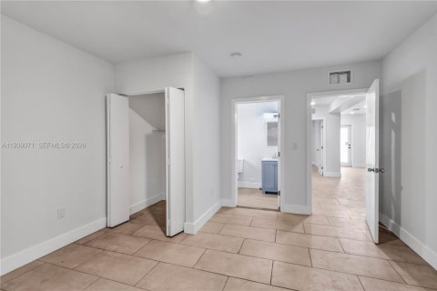 Casa en alquiler en Miami, Florida, 3 dormitorios, 174.66 m2 № 2054479 - foto 13